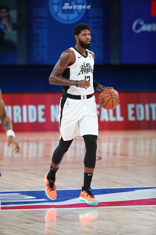 队的年轻人 队的年轻人